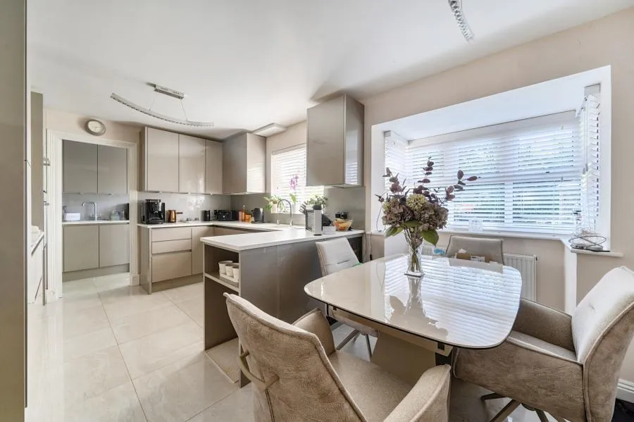 Strathcona Gardens, Knaphill, GU21, photo 6