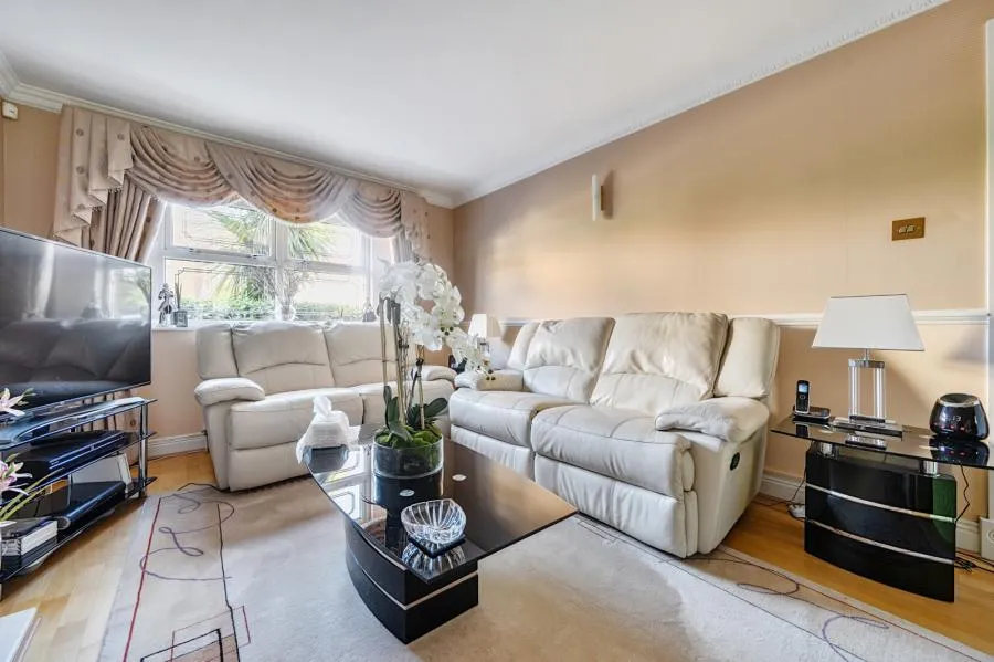 Strathcona Gardens, Knaphill, GU21, photo 9