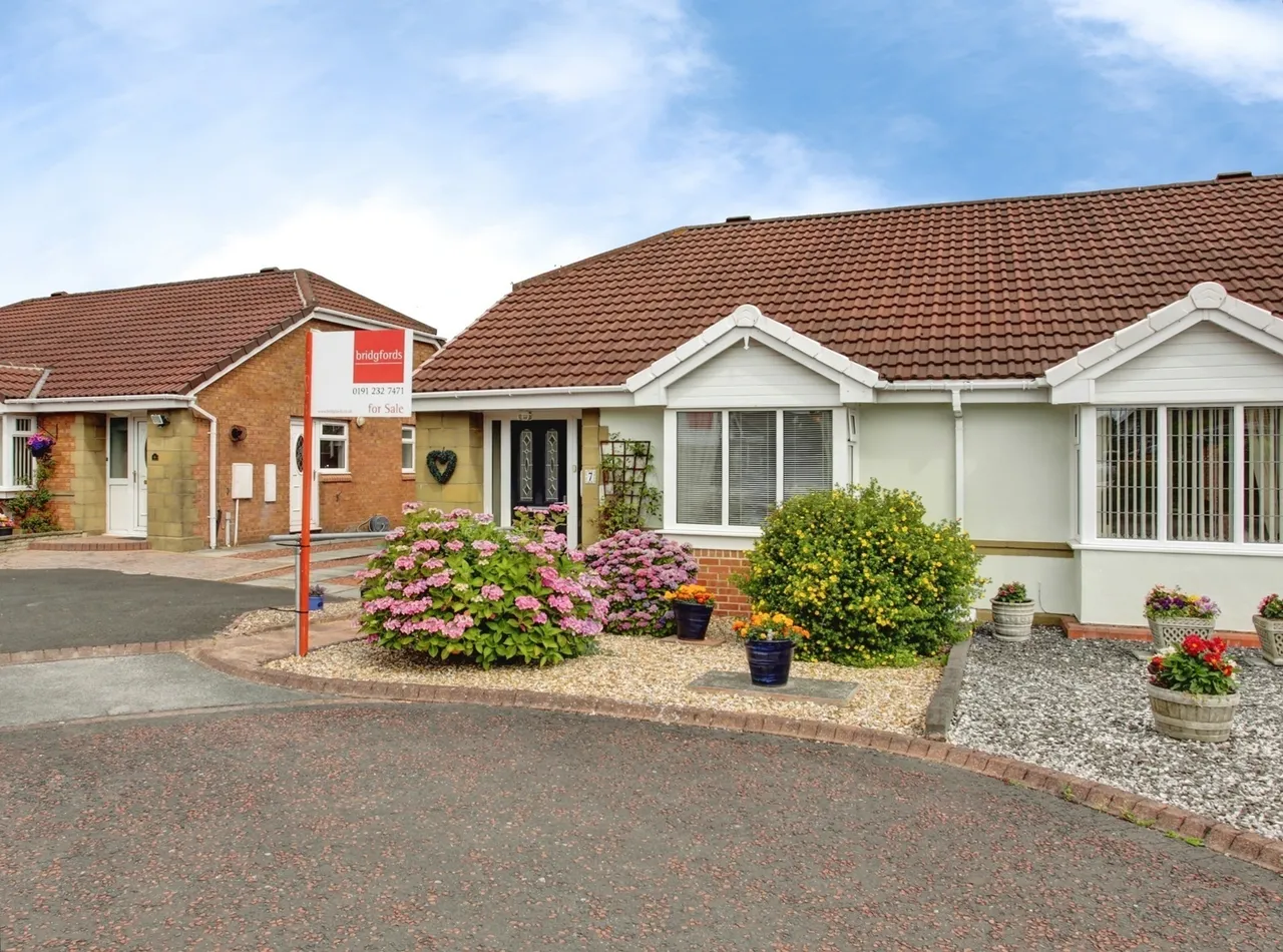 2 bed house for sale — Cranham Close, Ashdown Manor, Killingworth, NE12