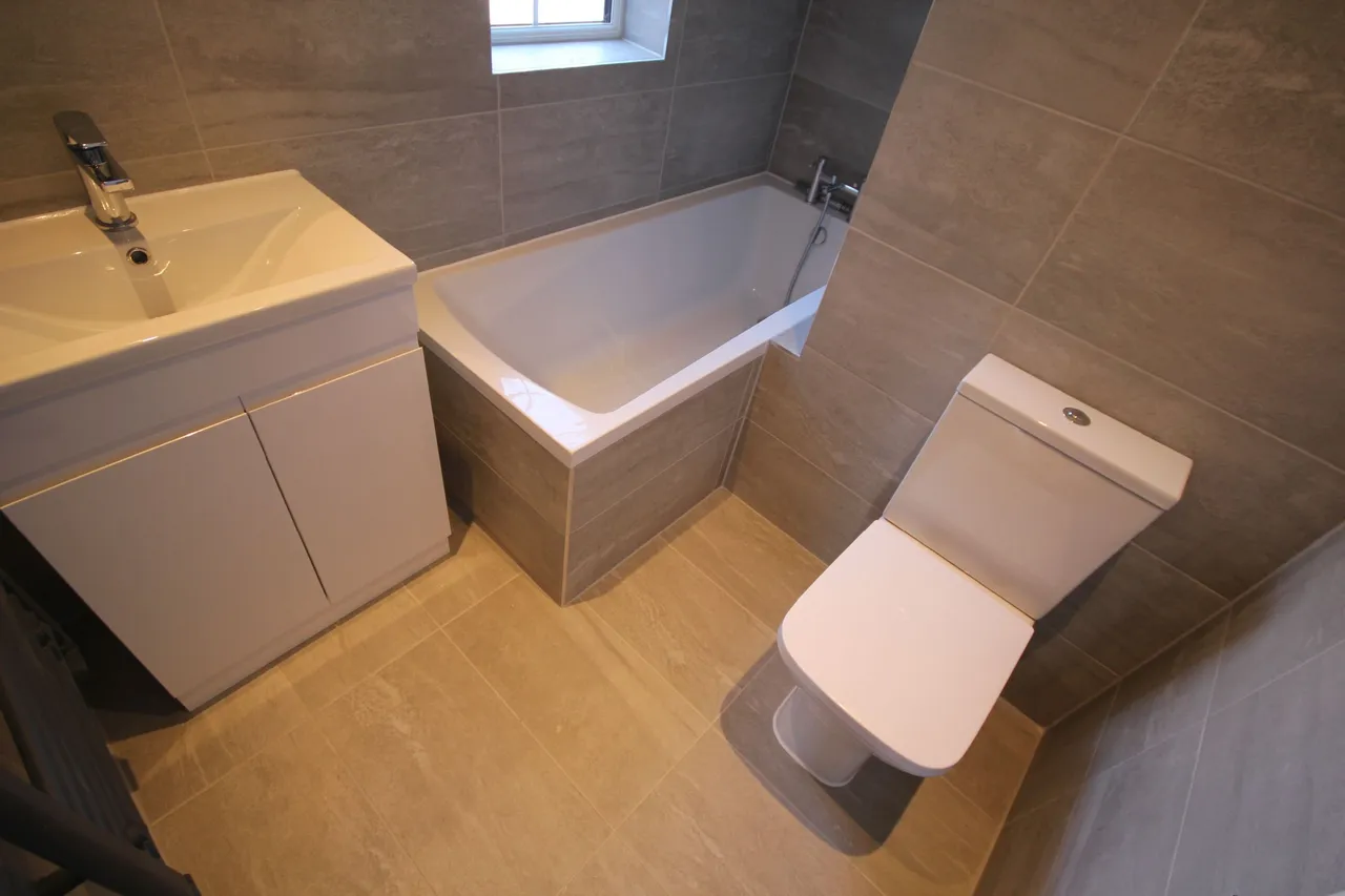 2 bed flat to rent — The Market Place, Falloden Way, London