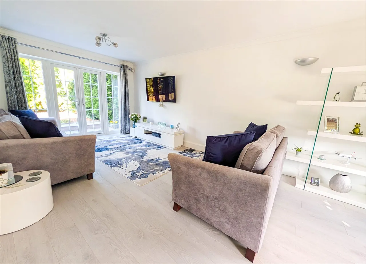 St. Judes Close, Englefield Green, TW20, photo 2