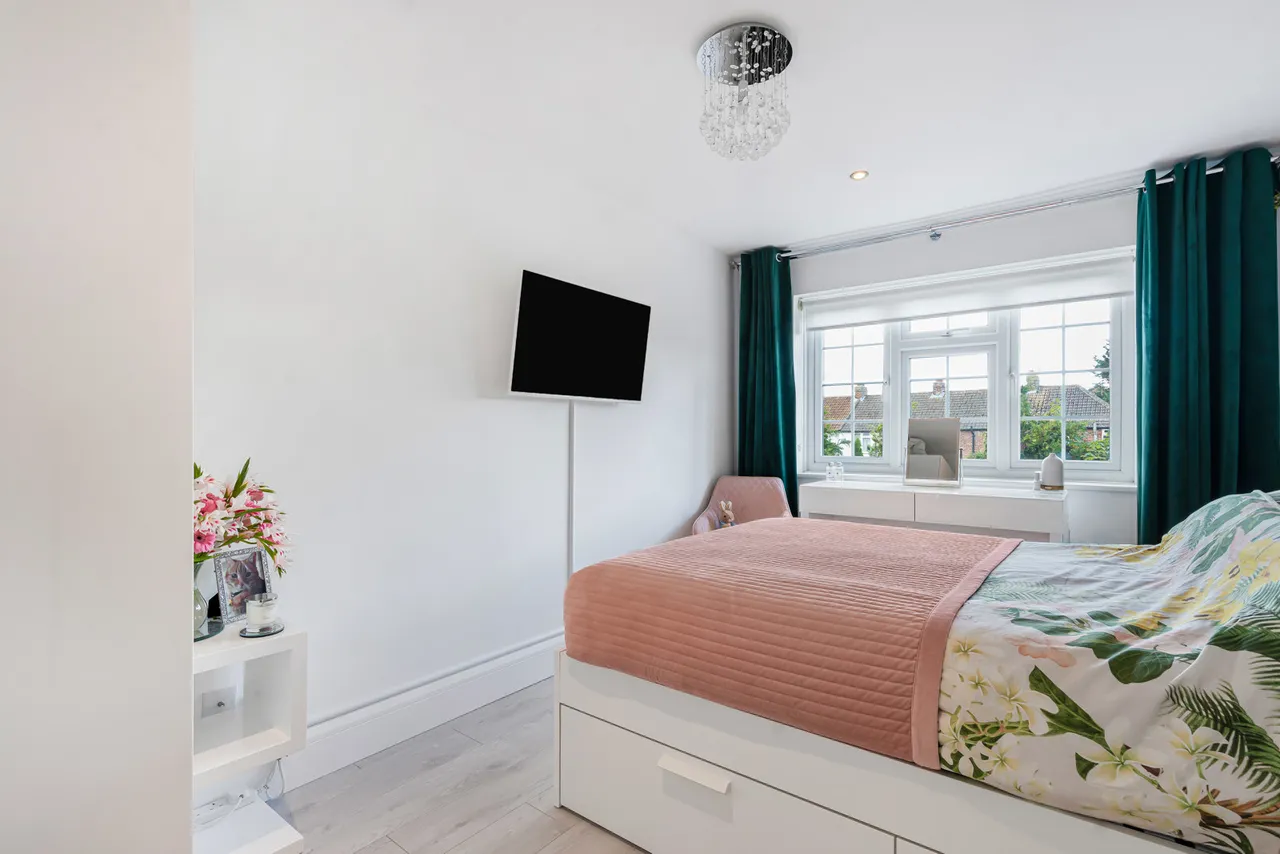 St. Judes Close, Englefield Green, TW20, photo 24