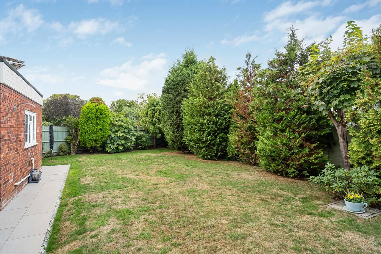 St. Judes Close, Englefield Green, TW20, photo 33