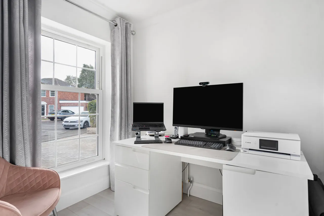 St. Judes Close, Englefield Green, TW20, photo 4