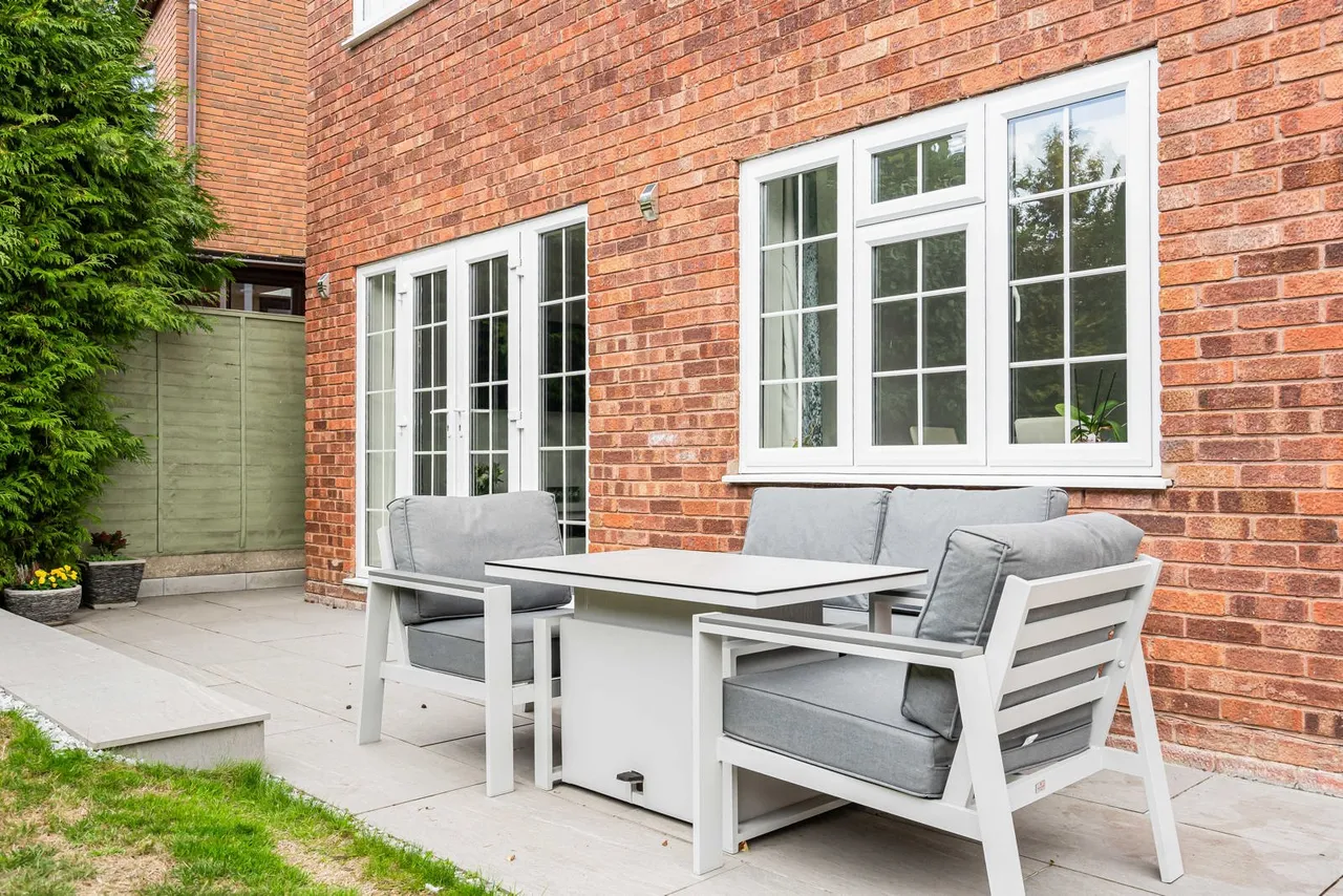 St. Judes Close, Englefield Green, TW20, photo 9