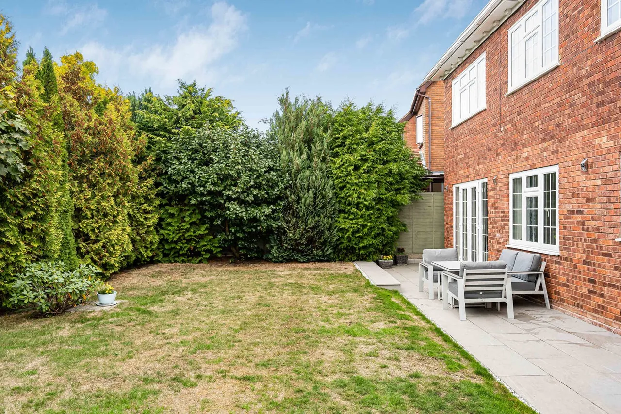 St. Judes Close, Englefield Green, TW20, photo 32