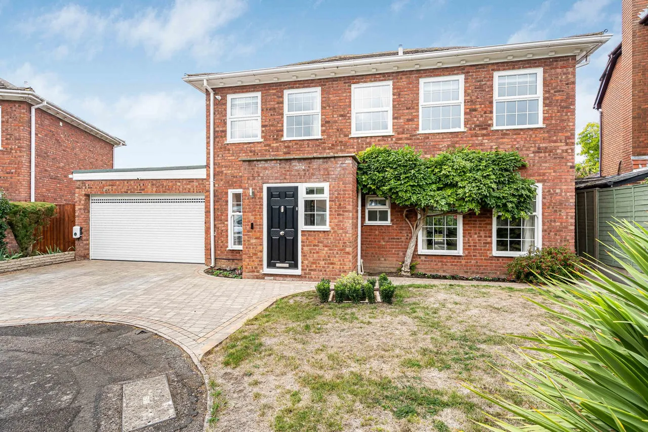 St. Judes Close, Englefield Green, TW20, photo 35