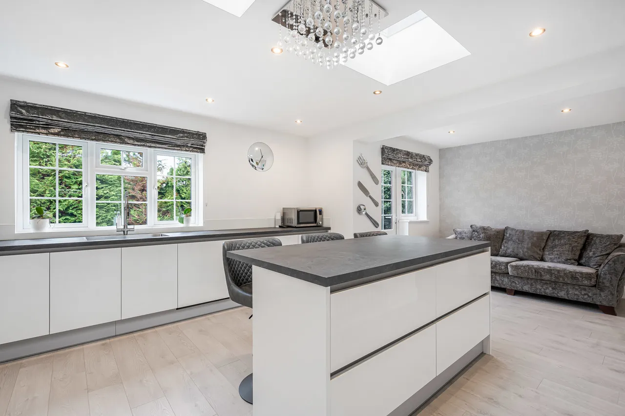 St. Judes Close, Englefield Green, TW20, photo 18
