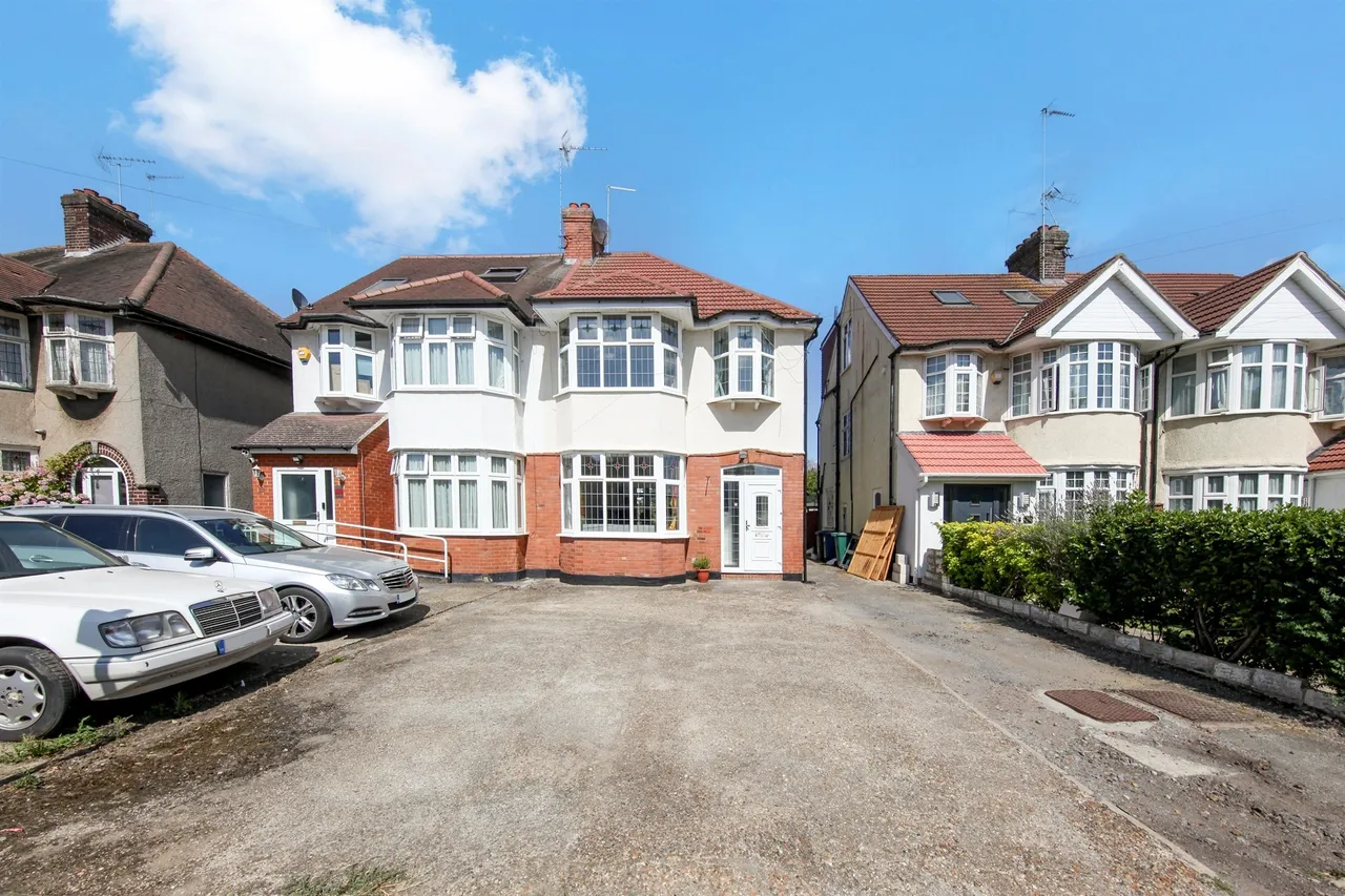 3 bed house for sale, Hall Lane, London, NW4