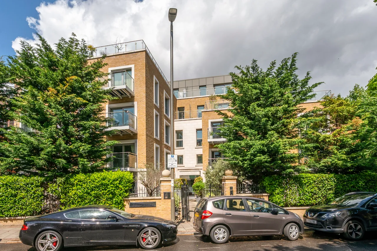 2 bed flat for sale — Flat 9, 5 Oakhill Road, London