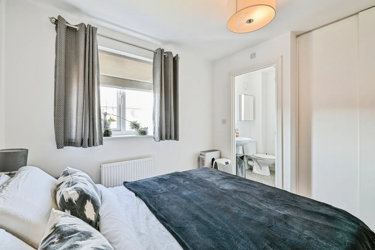 Chalfont Drive, NOTTINGHAM, Nottinghamshire, NG8, photo 11