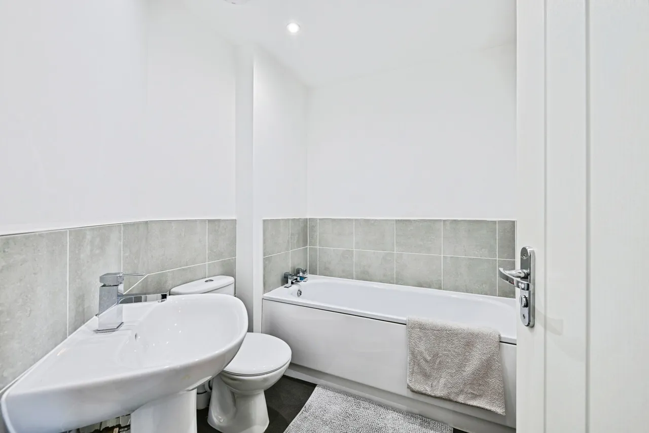 Chalfont Drive, NOTTINGHAM, Nottinghamshire, NG8, photo 15