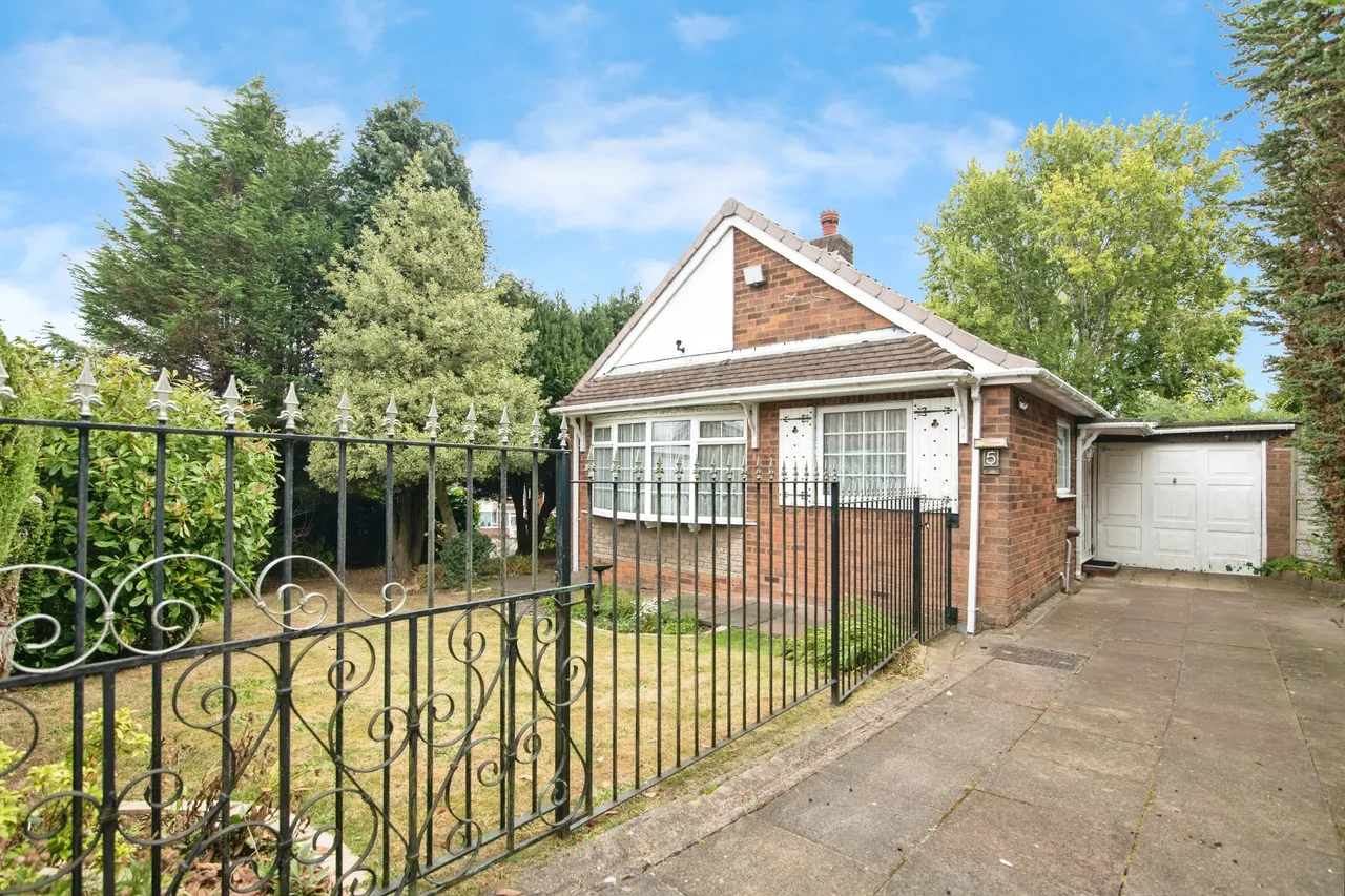 2 bed house for sale — Cross Walk, Oldbury