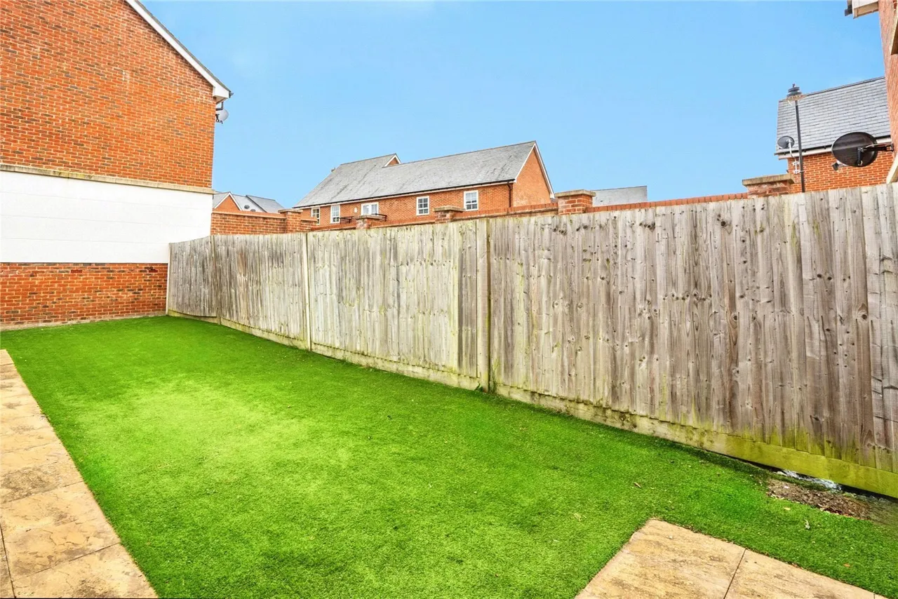 Bazeley Road, Waterlooville, PO7, photo 17