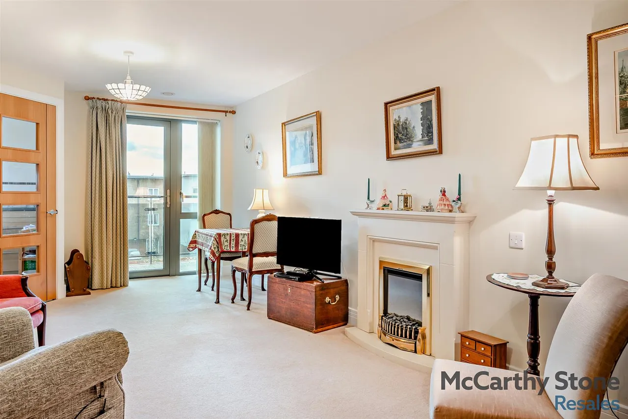 St. Georges Road, Cheltenham, GL50, photo 2