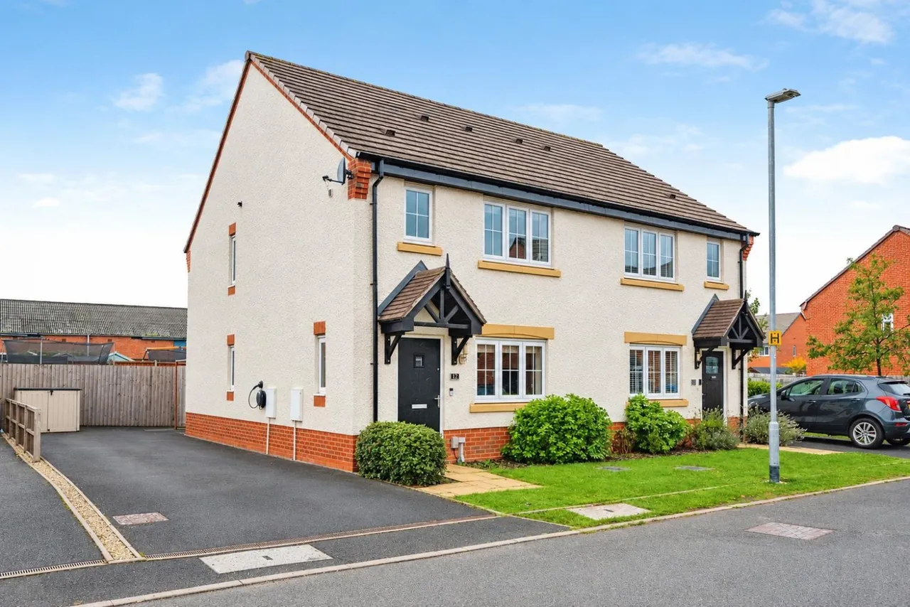 3 bed house for sale, Poplar Road, Streethay, WS13