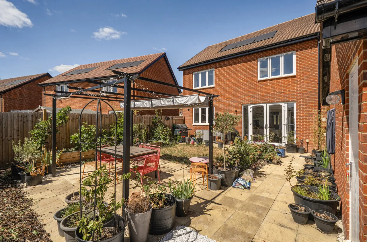 Huntley Way, Finchampstead, Wokingham, Berkshire, RG40 4PU, photo 6