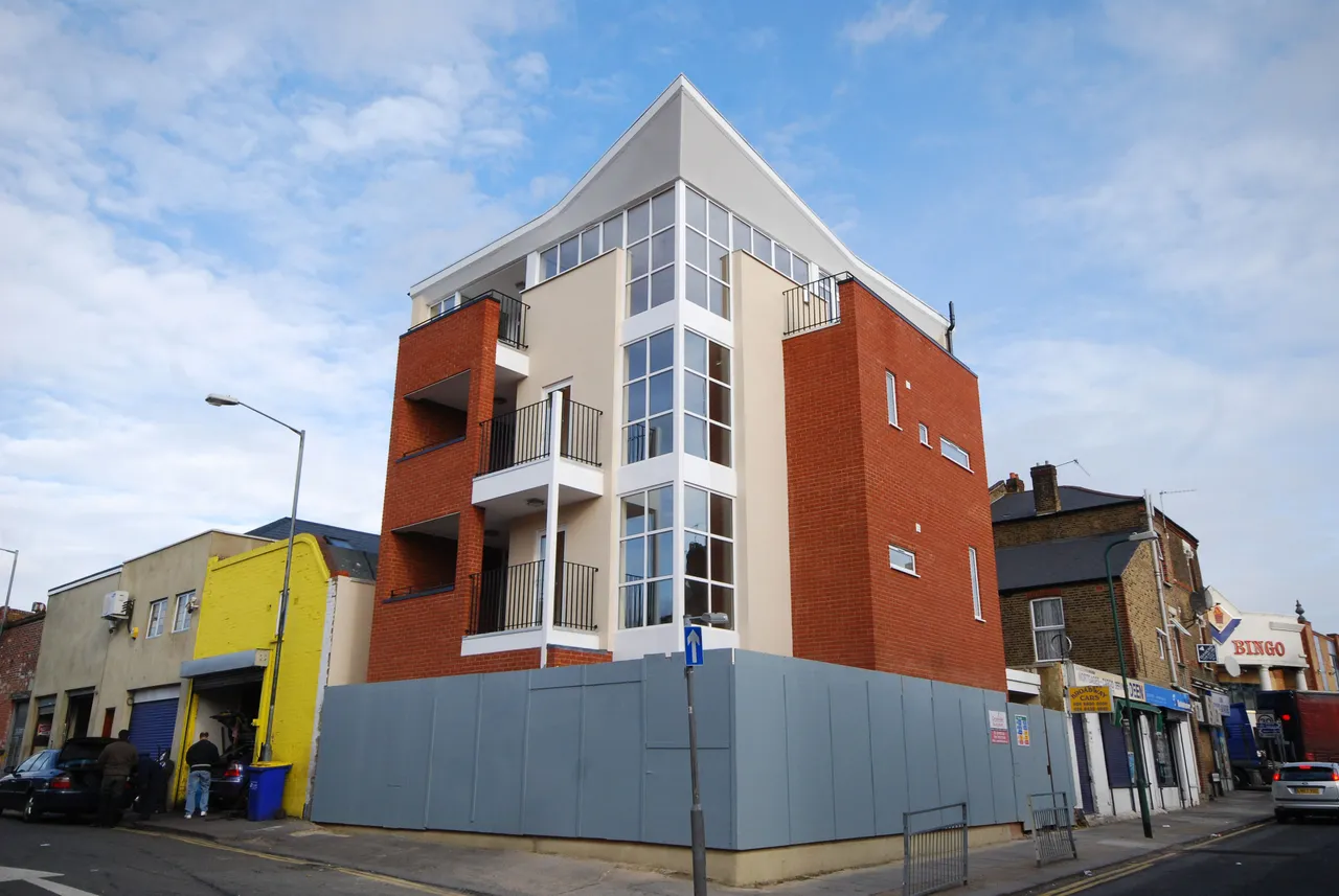 London, NW2, photo 3