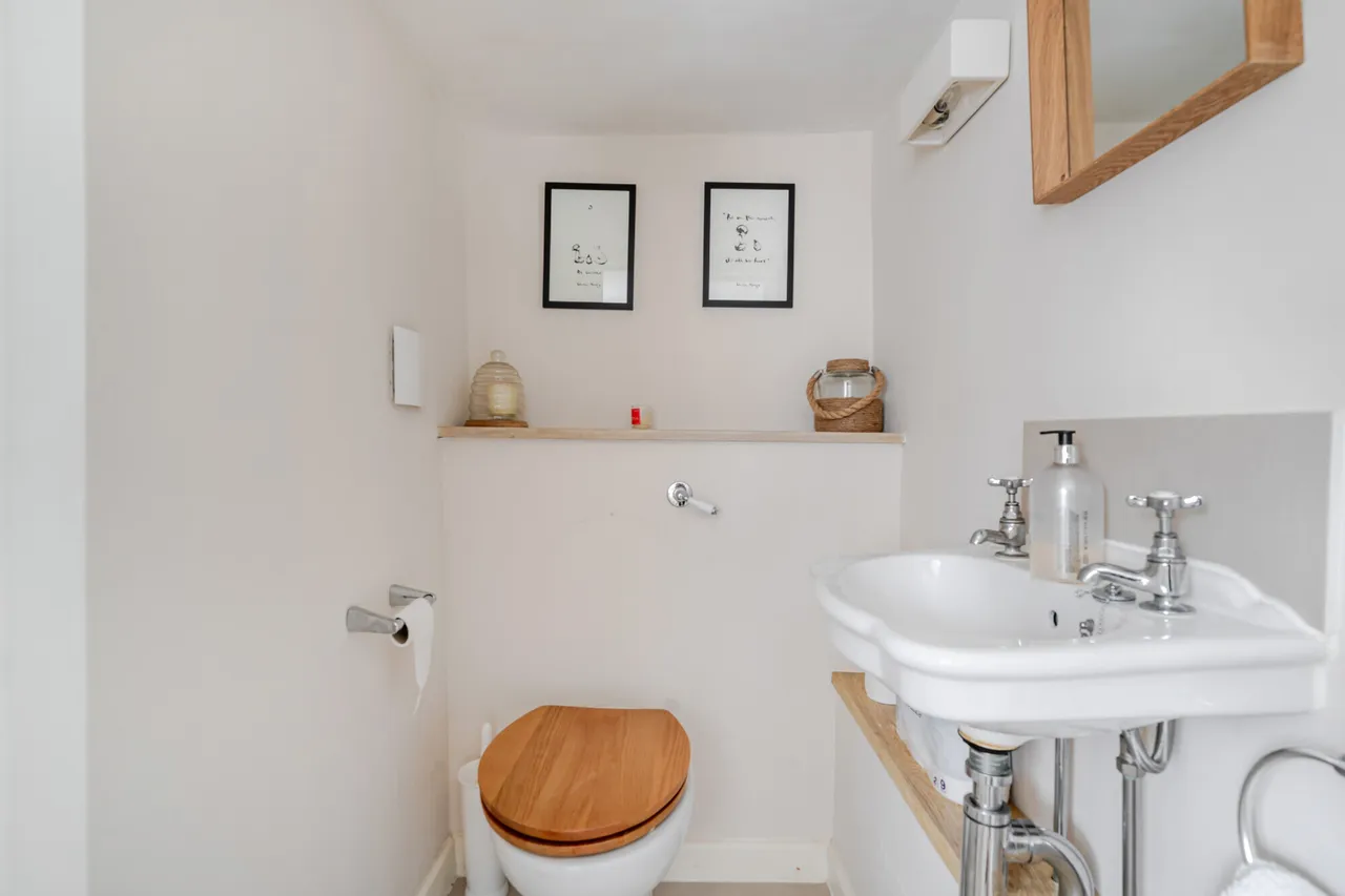 Upper Lambourn, Hungerford, RG17, photo 10