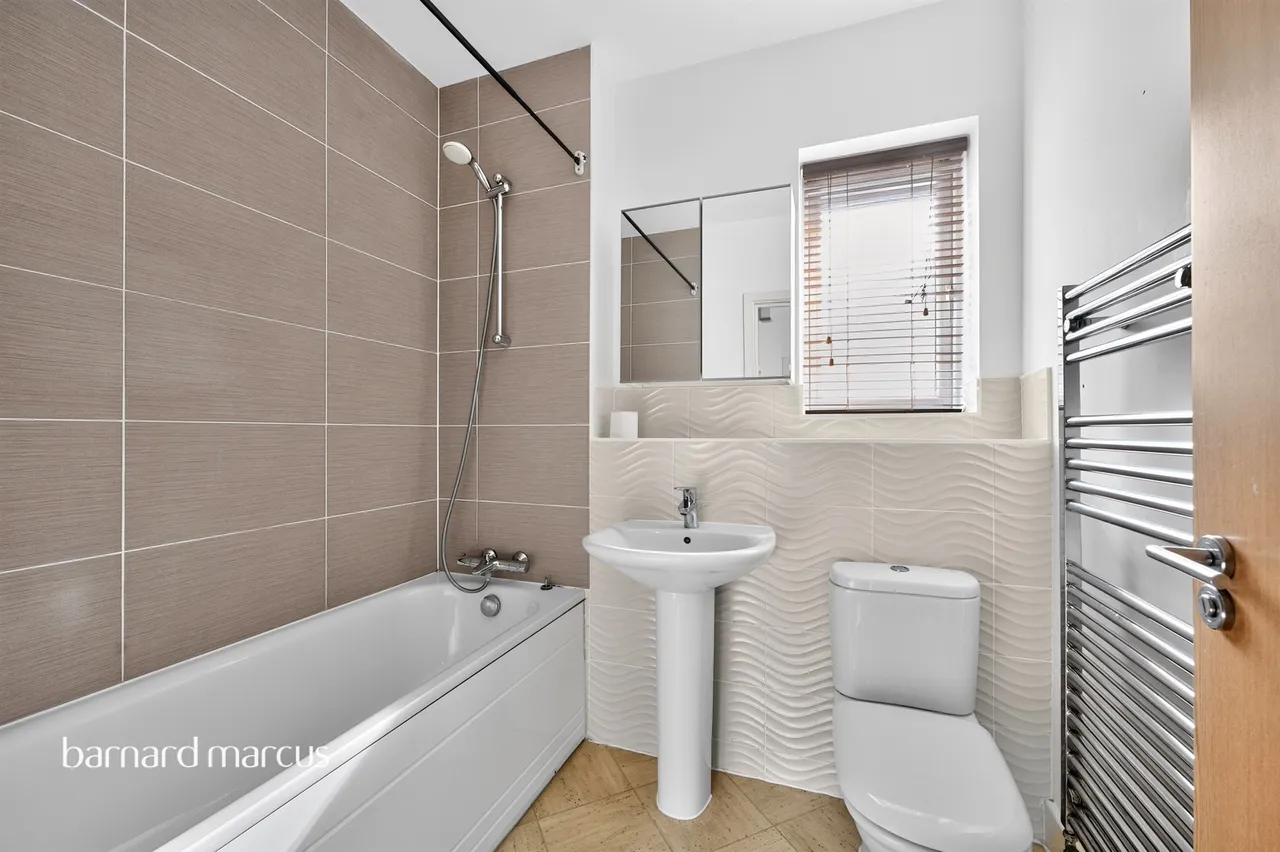 Dalmeny Way, Epsom, photo 10