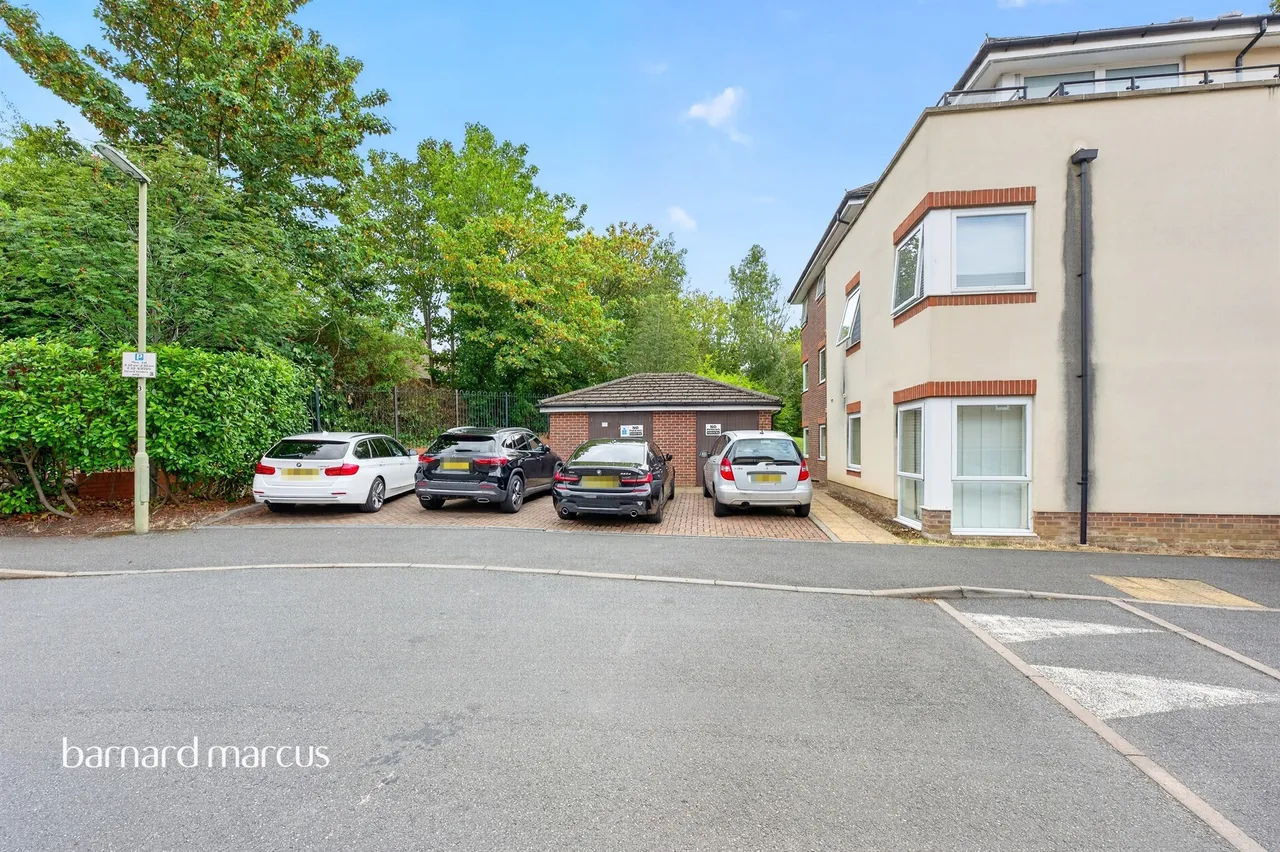 Dalmeny Way, Epsom, photo 12