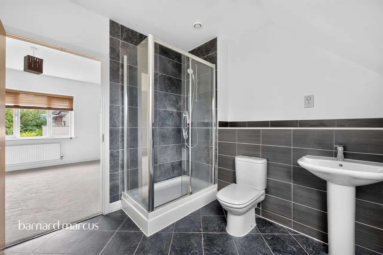 Dalmeny Way, Epsom, photo 11