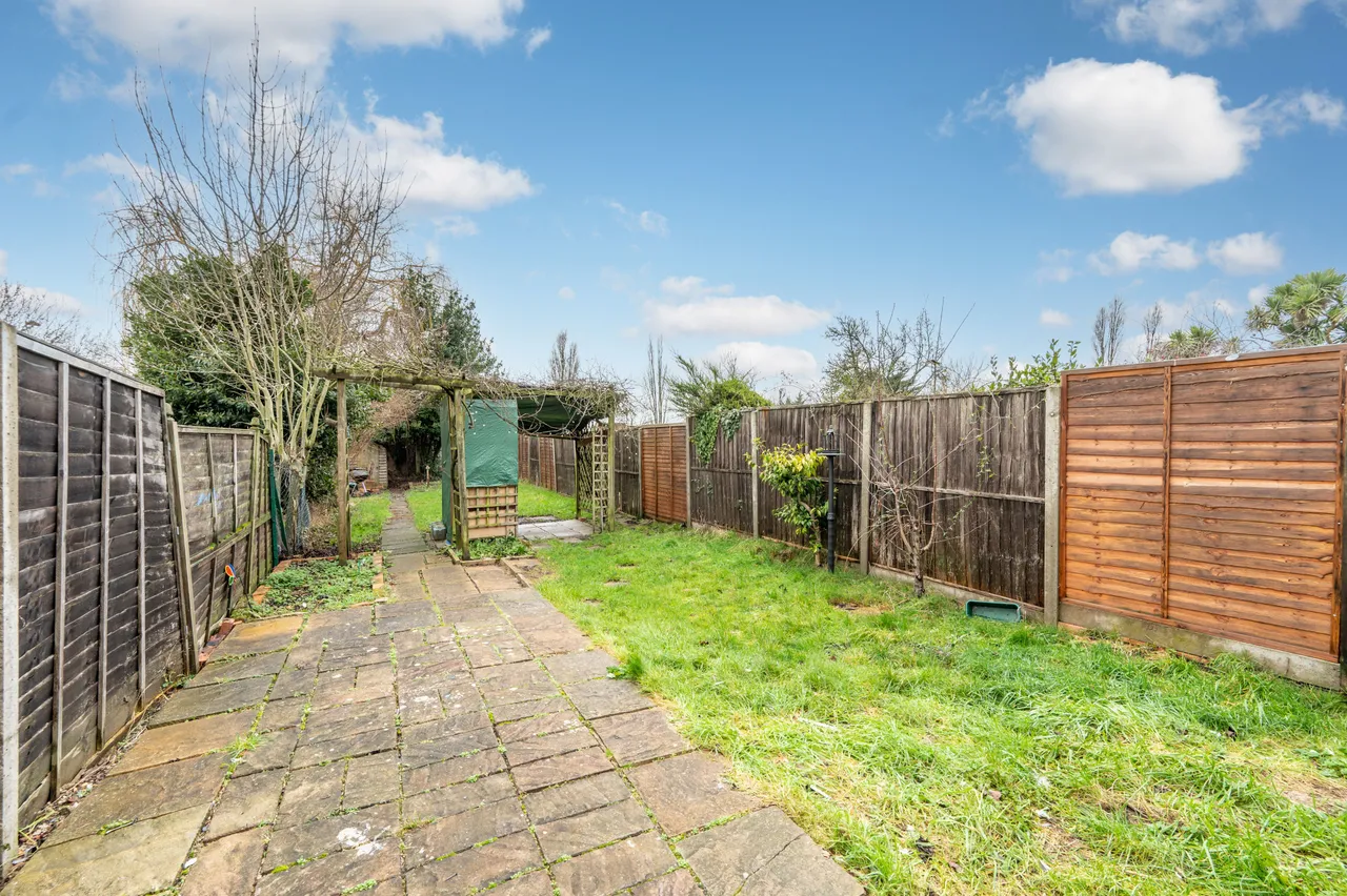 225 Whitton Avenue East, Greenford, photo 7