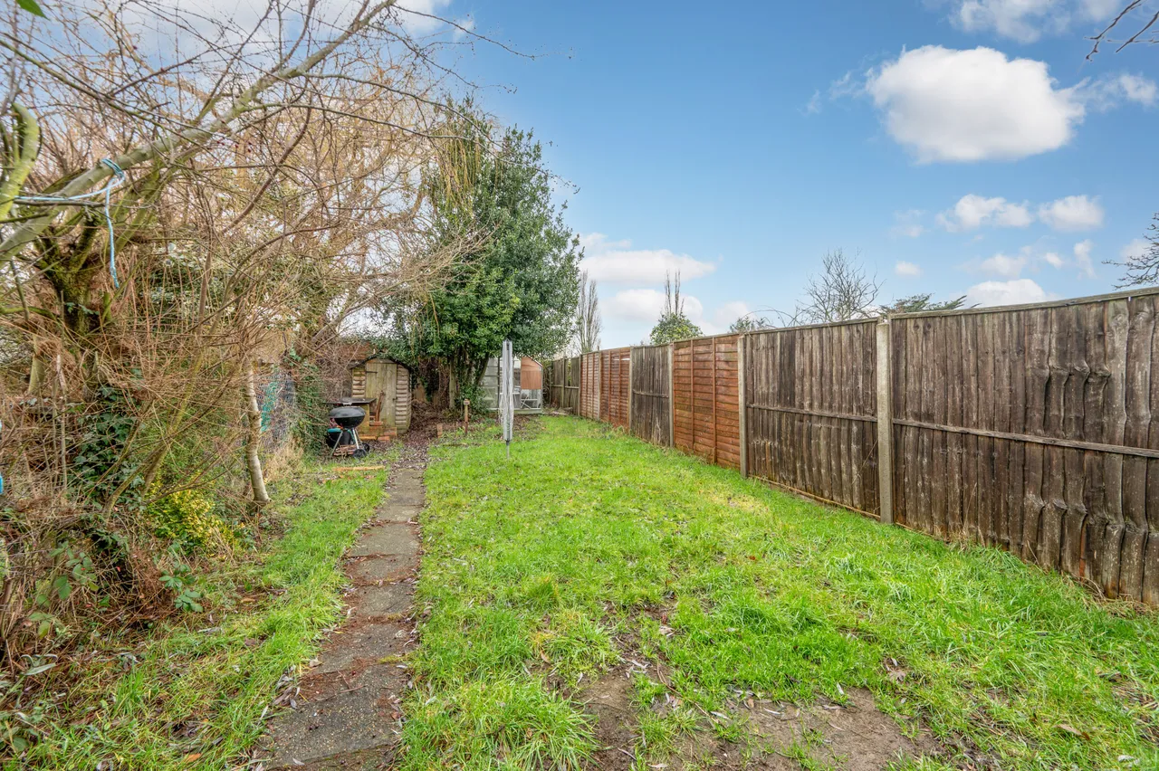 225 Whitton Avenue East, Greenford, photo 8