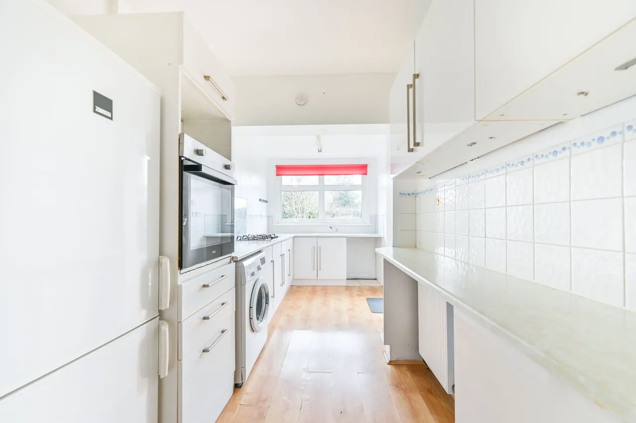 225 Whitton Avenue East, Greenford, photo 6