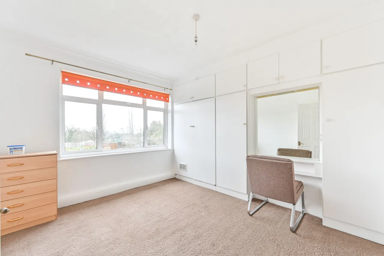 225 Whitton Avenue East, Greenford, photo 10