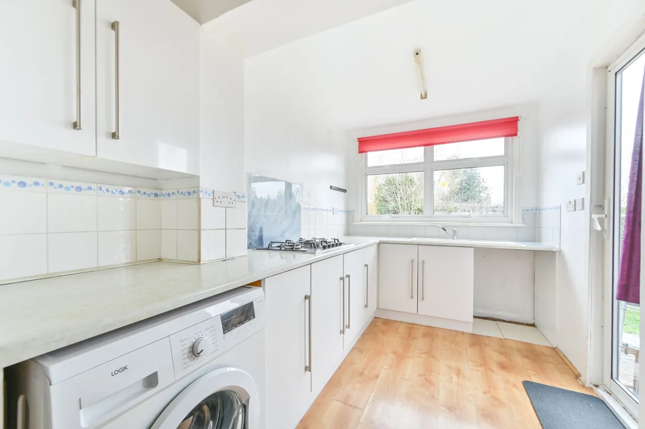 225 Whitton Avenue East, Greenford, photo 5