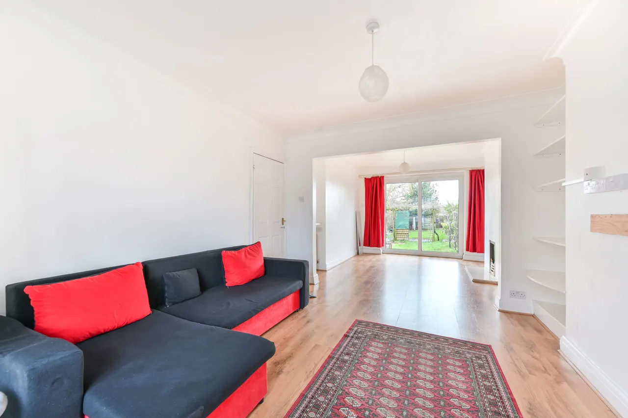 225 Whitton Avenue East, Greenford, photo 4