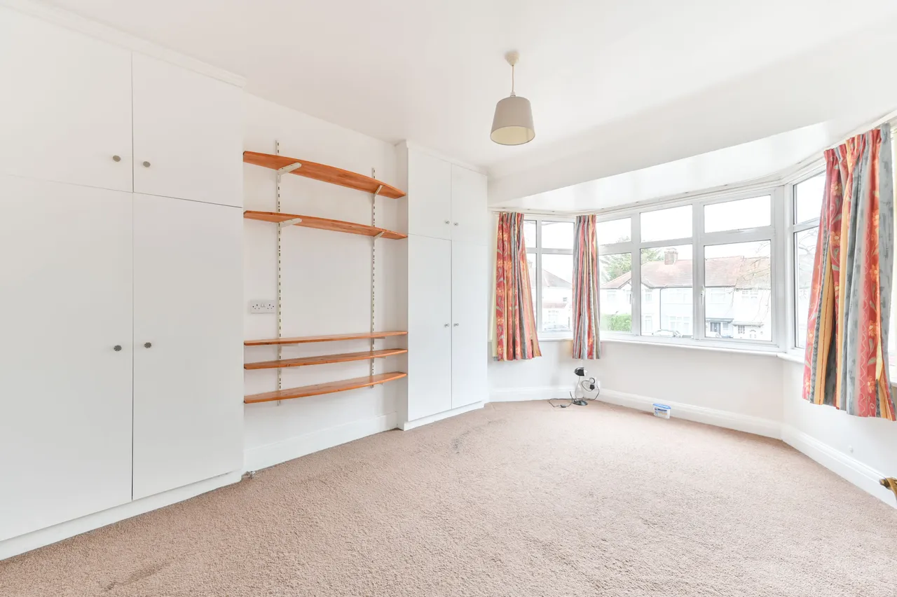 225 Whitton Avenue East, Greenford, photo 11