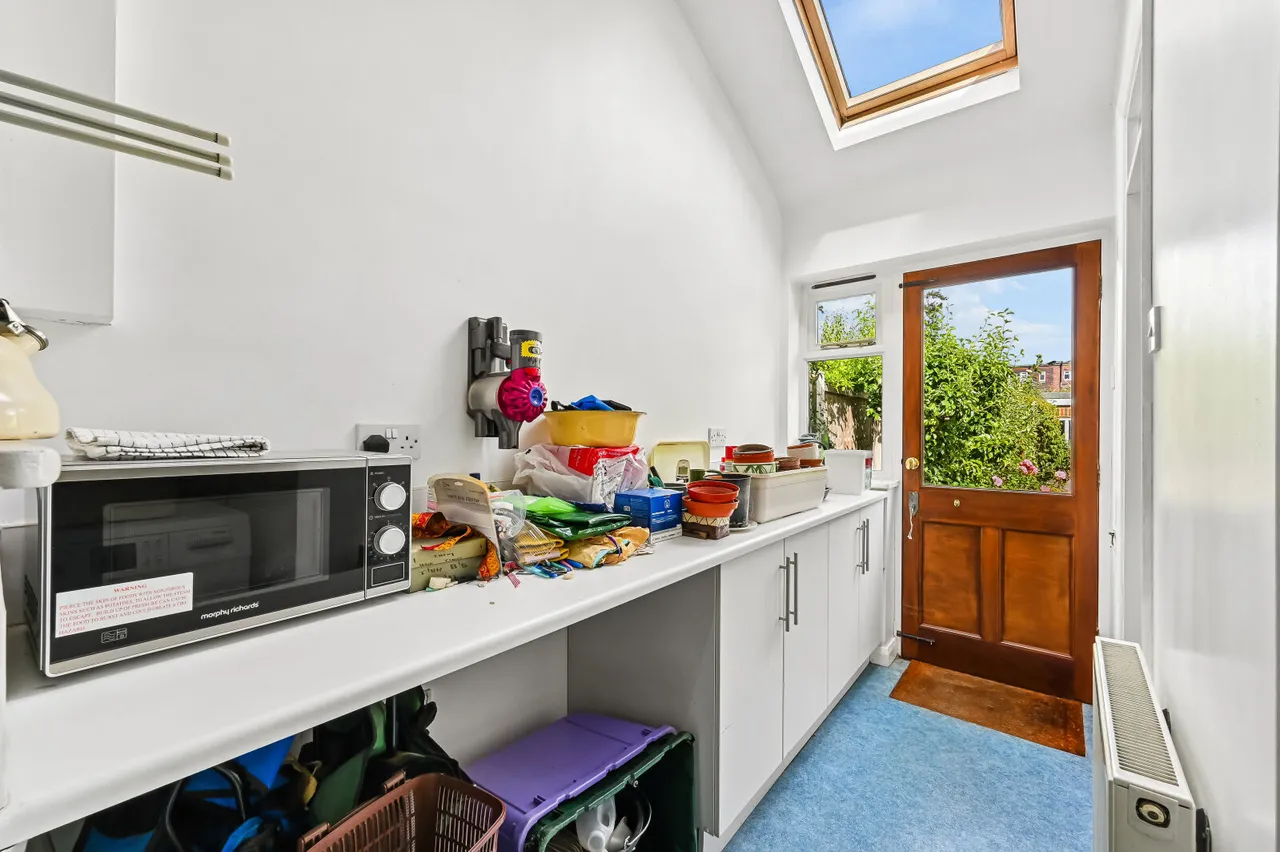 Springfield Avenue, London, SW20, photo 13