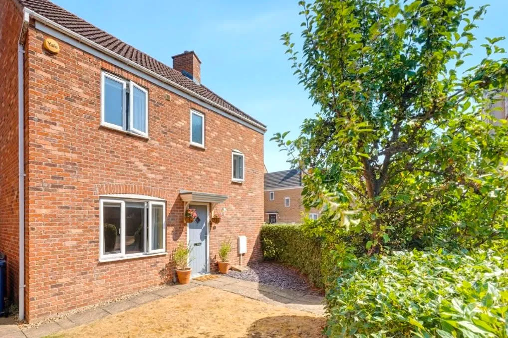 4 bed house for sale — Howell Drive, Sapley, Huntingdon, PE28 2GD