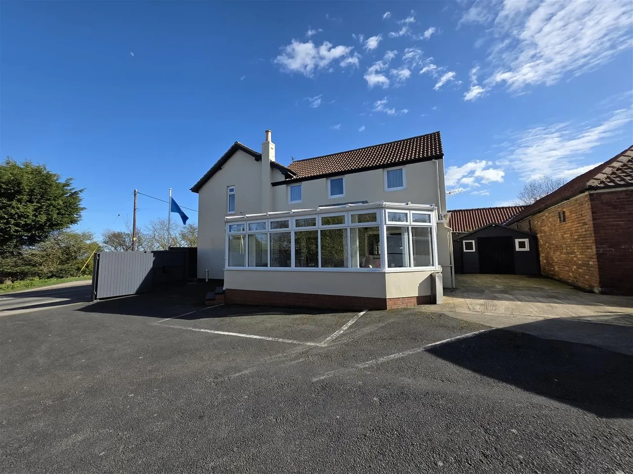 6 bed house for sale — Moor Road, Hunmanby, Filey YO14 9QL