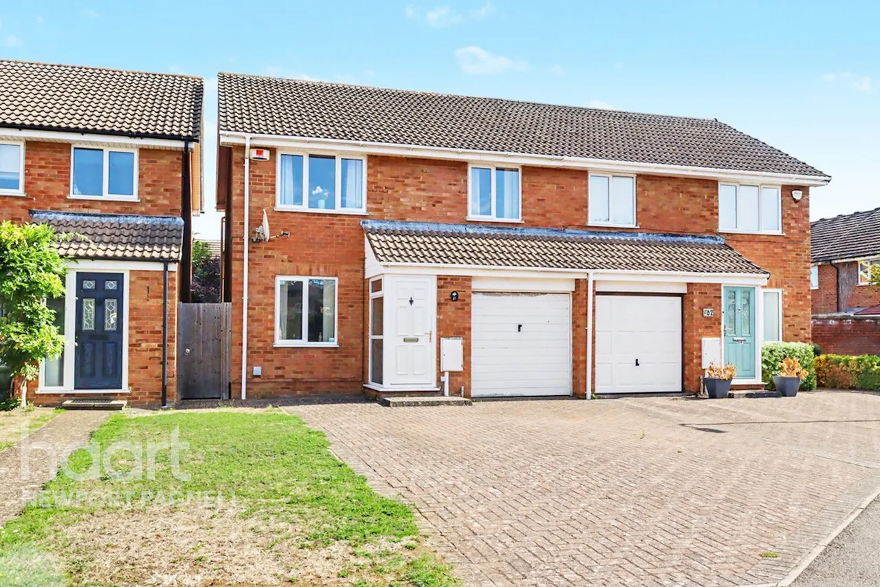 3 bed house for sale, Petersham Close, Newport Pagnell, MK16