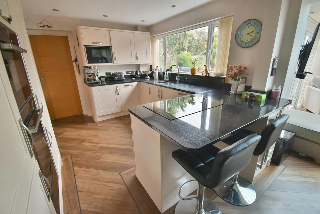 Wollaton Road, BH22, photo 6