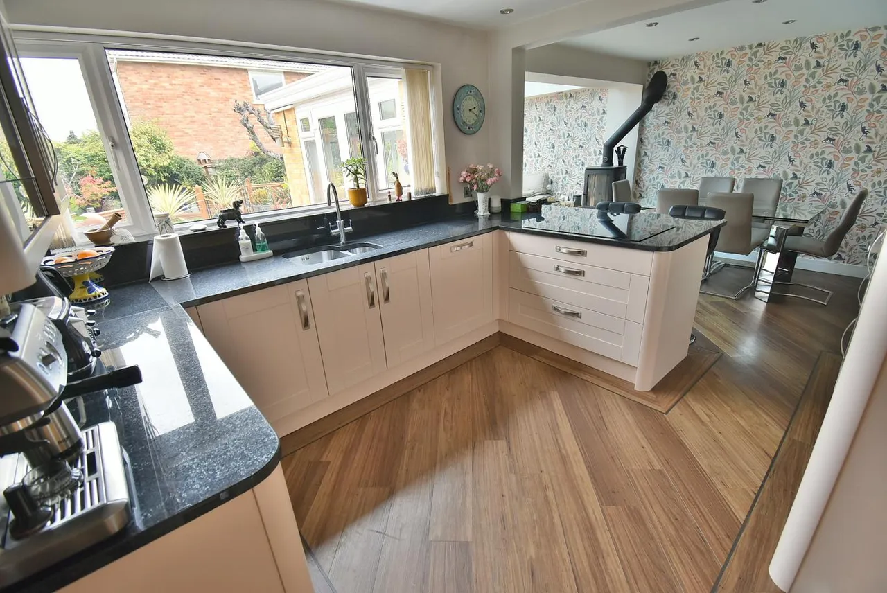 Wollaton Road, BH22, photo 4