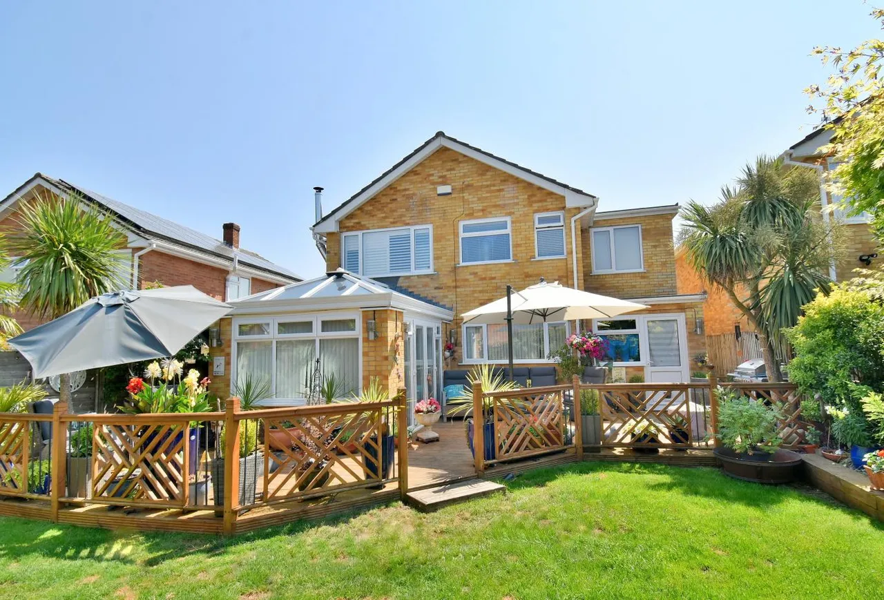 Wollaton Road, BH22, photo 2