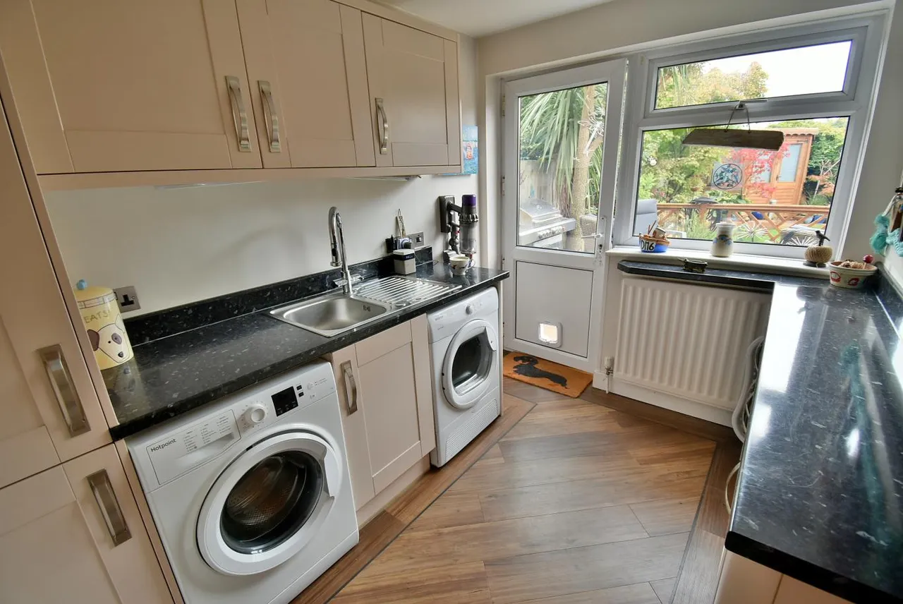 Wollaton Road, BH22, photo 10