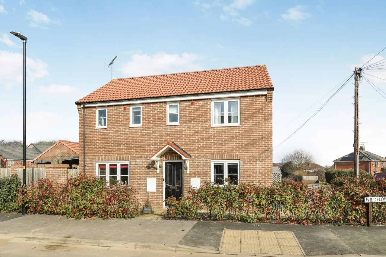 3 bed house for sale — Wildflower Close, Harrogate