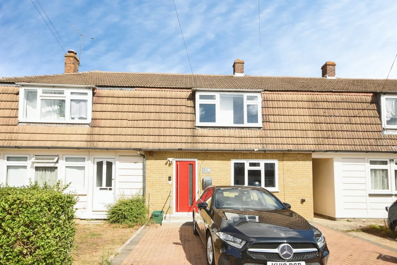 3 bed house for sale — Church Avenue, Broomfield, Chelmsford, Essex, CM1