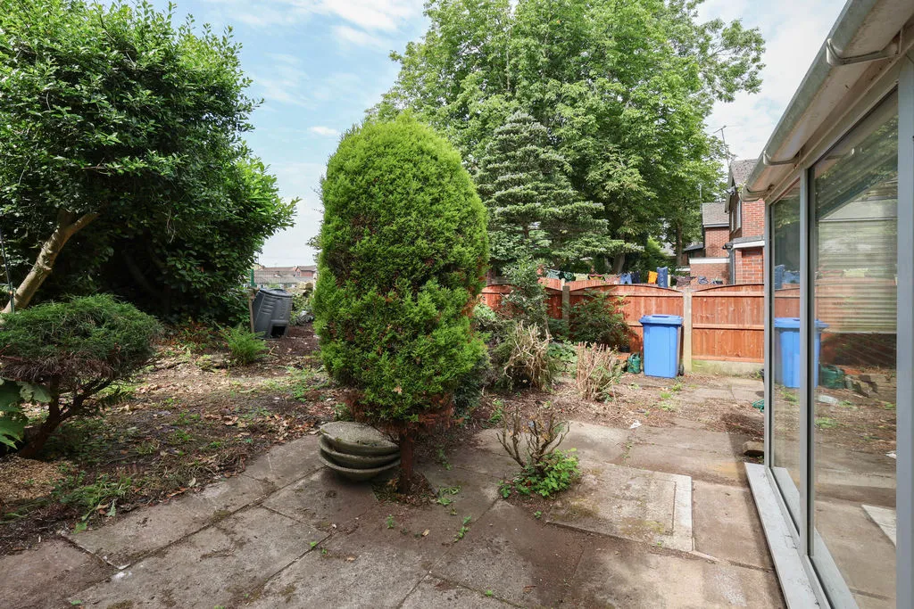 Bentgate Close Newhey, Rochdale OL16 4NB, photo 12
