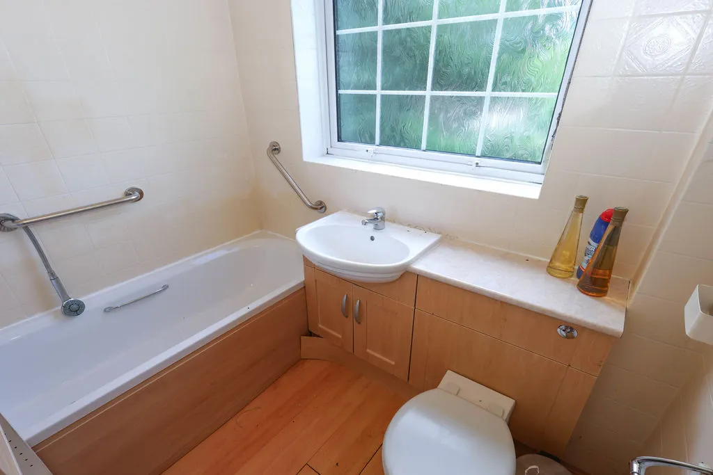 Bentgate Close Newhey, Rochdale OL16 4NB, photo 8
