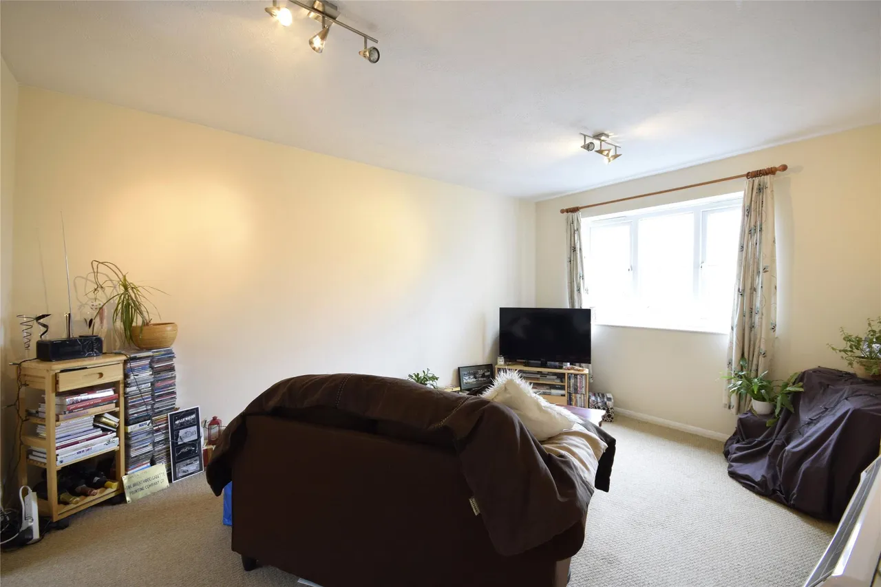 Wordsworth Mead, Redhill, RH1 1AL, photo 2