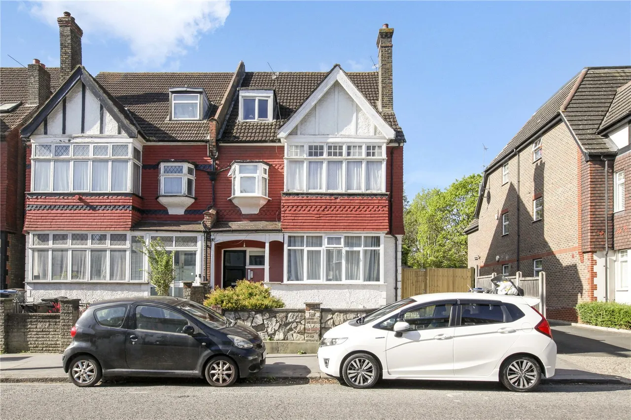 5 bed house for sale — Norbury Crescent, SW16