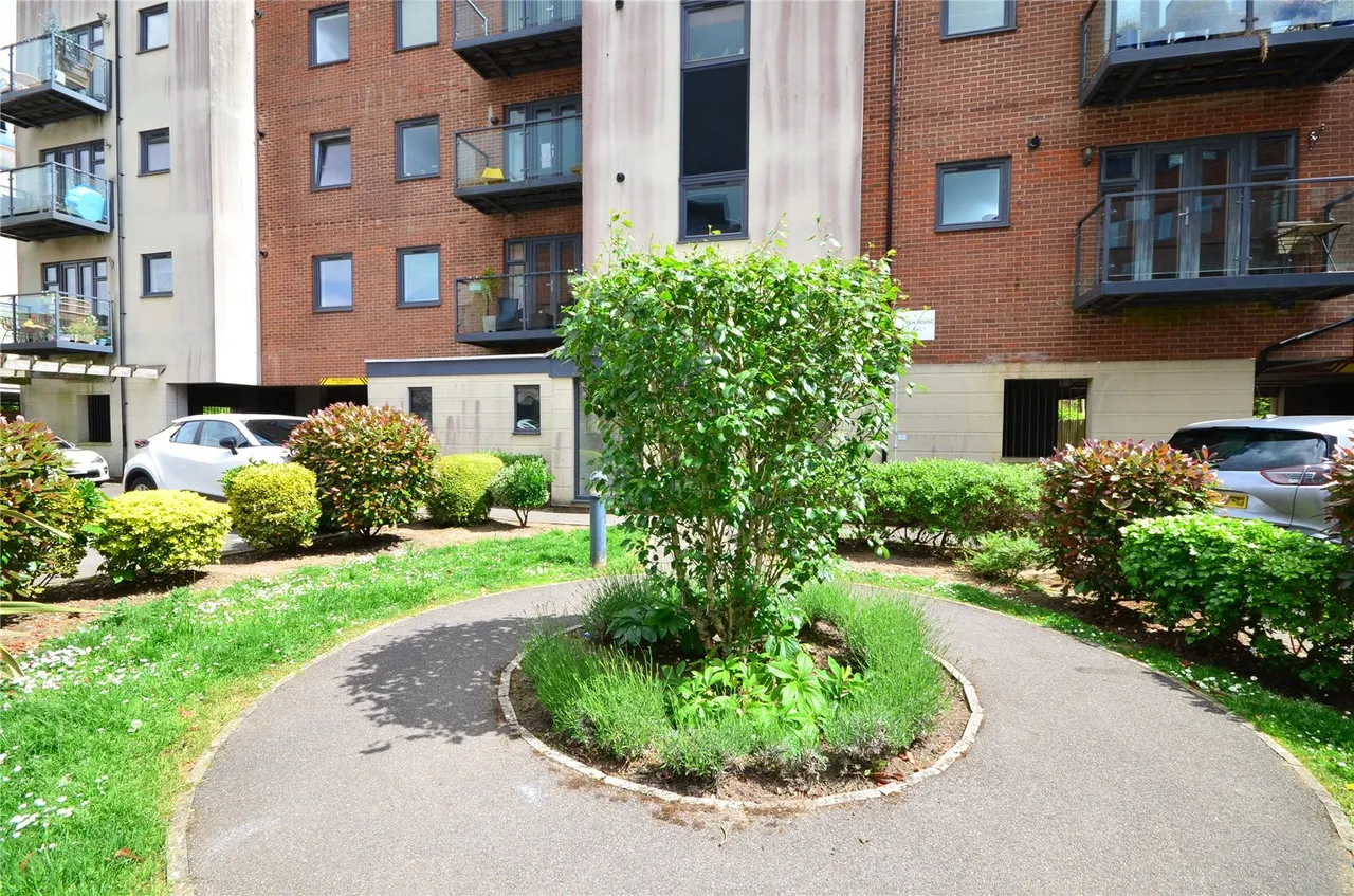 Fosters Place, East Grinstead, RH19, photo 16