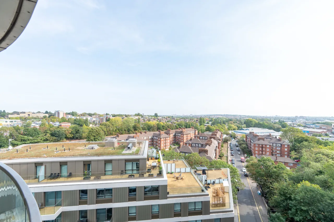London, NW2, photo 4