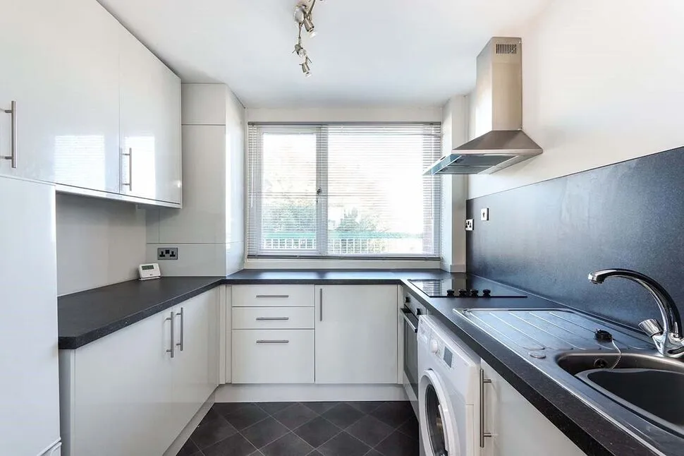 White Thorns Drive, Sheffield, S8, photo 4